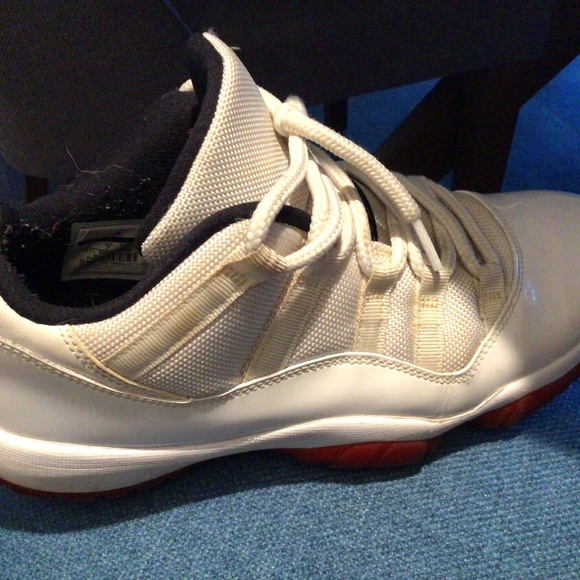Jordan 11 low Cherry bottom main image 4